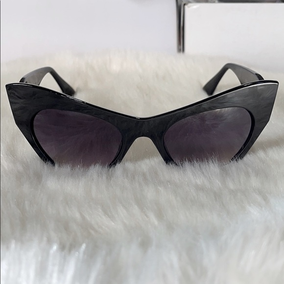 2 for $22 Sunglasses - Picture 1 of 5